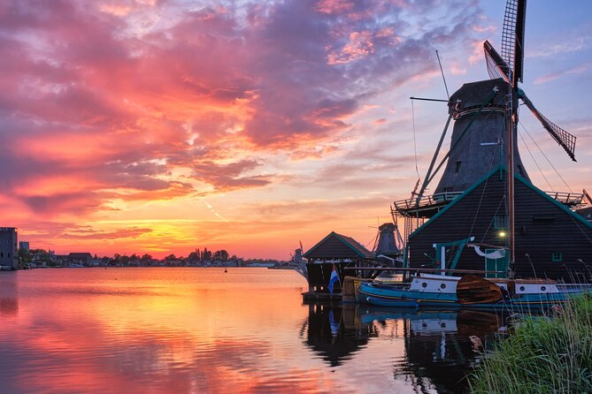 Giethoorn and Zaanse Schans Tour With Local Guide - The included extras that make the day easier than DIY