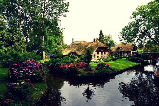 Giethoorn Day Tour from Amsterdam with Small Boat Ride - Key highlights to know before you go