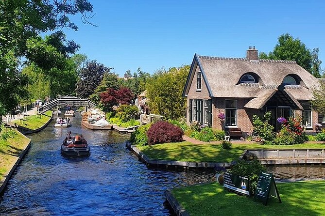 Giethoorn Day Tour from Amsterdam with Small Boat Ride - Amsterdam Pickup at DoubleTree, and a Few Timing Reality Checks