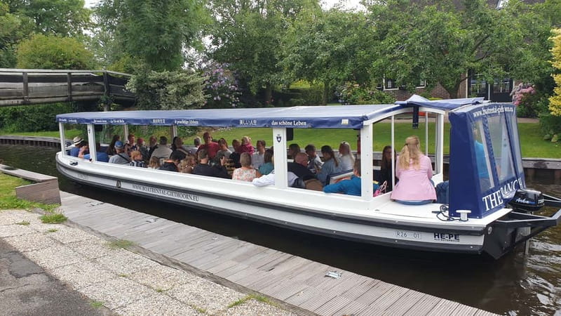 Giethoorn: Luxury Private Closed Boat Tour with captain - Why a Heated, Private Closed Boat Makes Giethoorn Easier