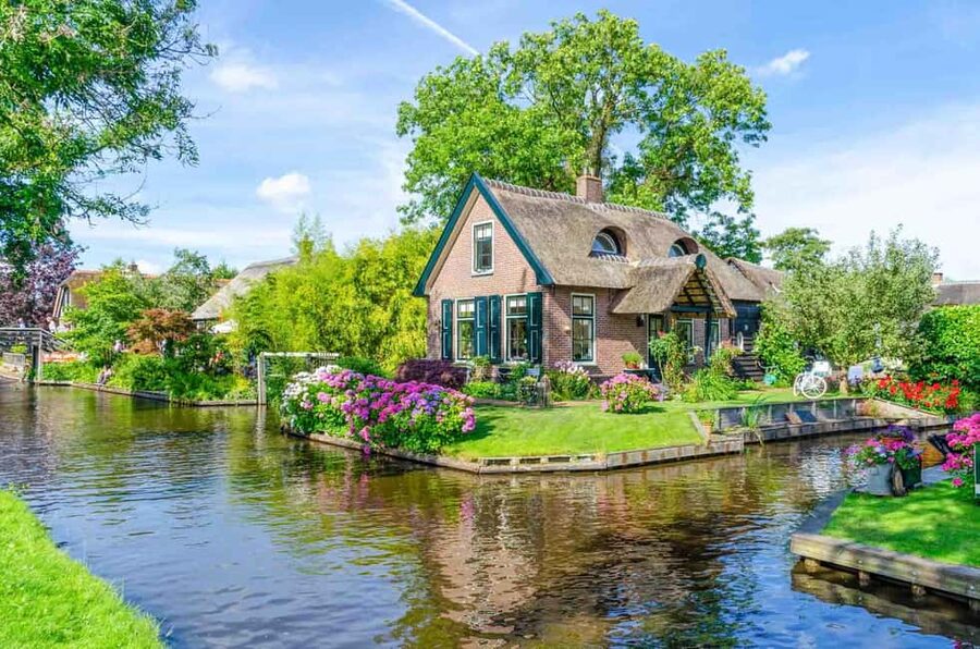 Giethoorn : Luxury Private open boat tour with local captain - Getting There: Zuiderpad 14A, Free Parking, and Quick Public Transport