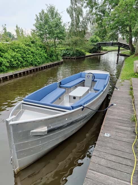 Giethoorn : Luxury Private open boat tour with local captain - The Boat Experience: Open Roof Views and Real Comfort