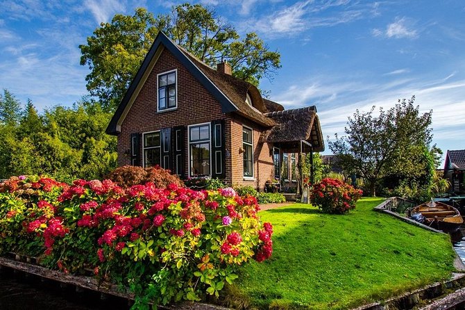 Giethoorn Private Tour & Boat Trip - Why Giethoorn looks magical, and why private works
