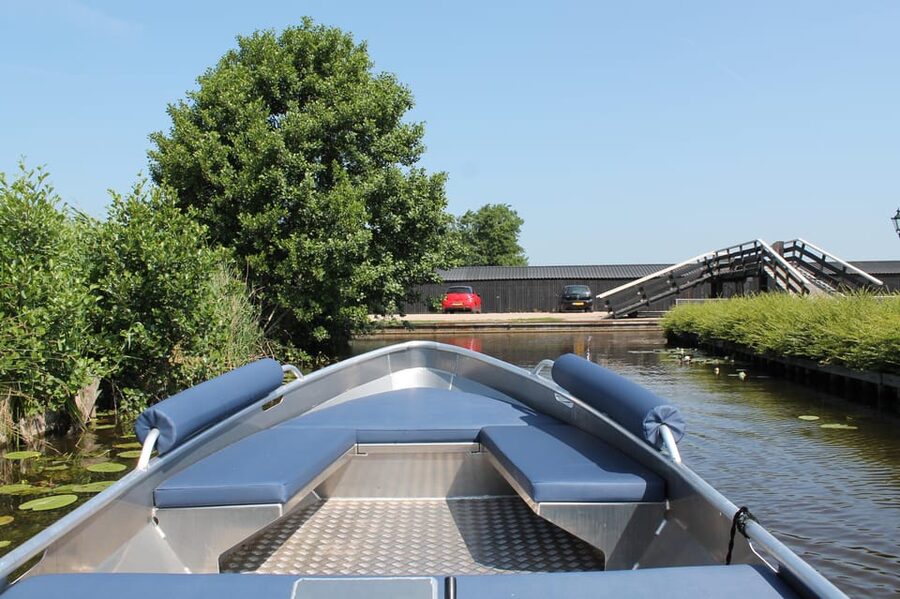 Giethoorn: Self-Drive Boat Rental for up to 8 People - The electric boat comfort, and why shallow water changes everything