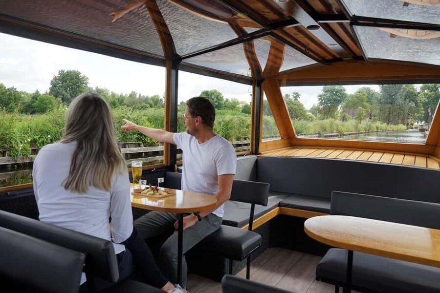 Giethoorn: Sightseeing Boat Tour - Giethoorn by boat: the Venice of the Netherlands, minus the crowds
