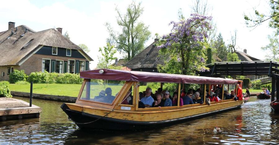 Giethoorn: Village & National Park Canal Cruise with Coffee - Key highlights worth your attention