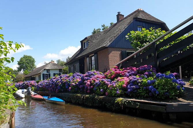 Giethoorn, Zaandam & Zaanse Schans Day Tour w/ Small Boat Ride - Starting from Amsterdam Centraal area, and how the day flows