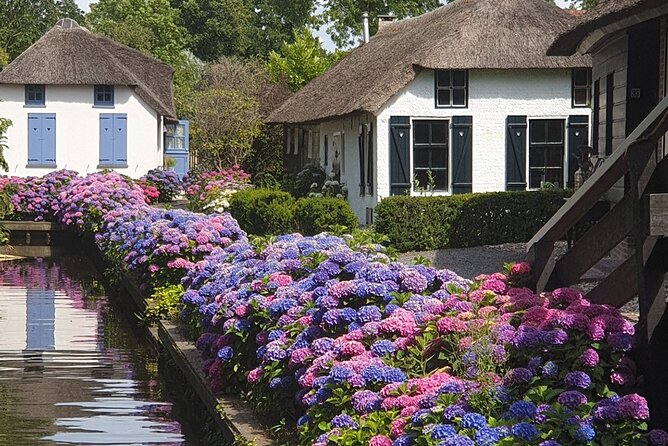 Giethoorn, Zaandam & Zaanse Schans Day Tour w/ Small Boat Ride - The drive story: IJsselmeer, the Afsluitdijk, and Ketelbrug facts
