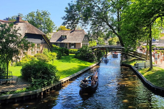 Giethoorn, Zaandam & Zaanse Schans Day Tour w/ Small Boat Ride - Zaanse Schans windmills: the quick-photo lane vs. the real experience