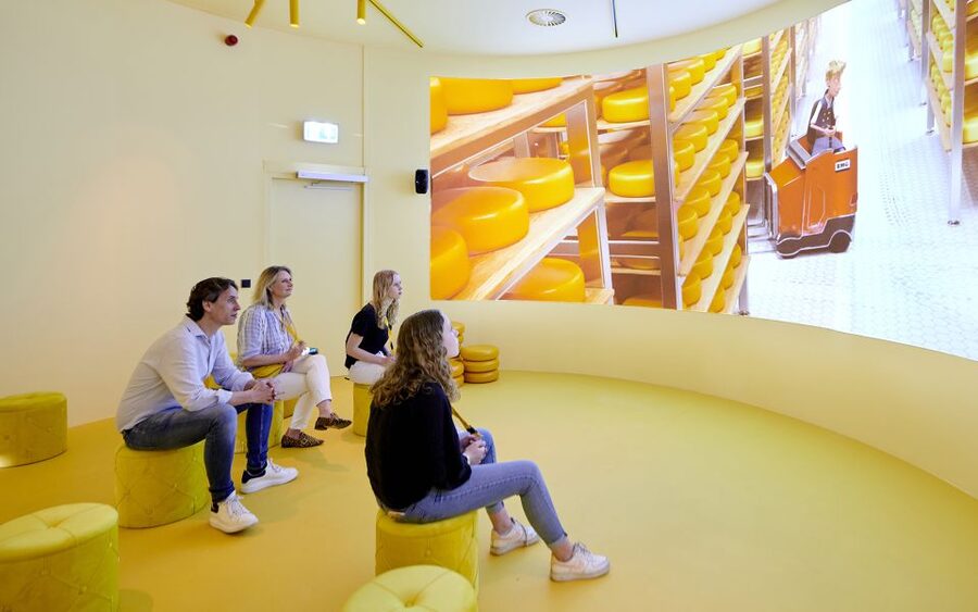 Gouda: Gouda Cheese Experience Entry Ticket - Hands-On Panels: Virtual Milking, Cheese-Turning, and Clapping Hands