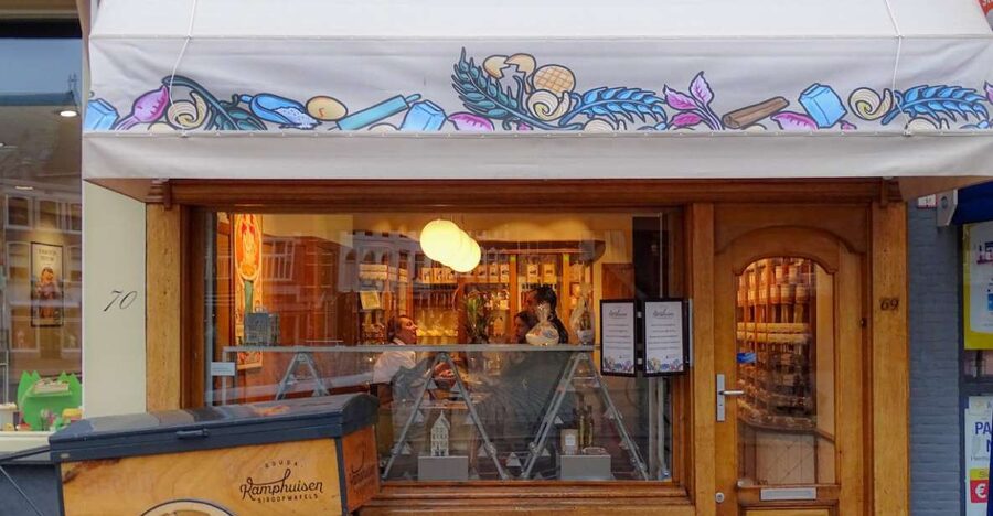 Gouda: Syrup Waffle Factory Ticket with a Waffle - Entering Kamphuisen Siroopwafelfabriek, and why the first minute matters
