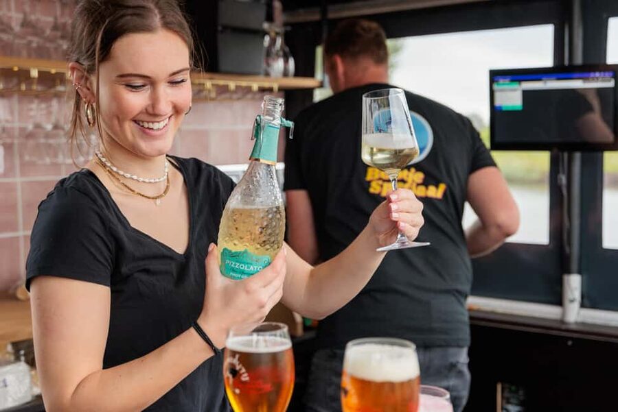 Groningen: Booze Cruise with Unlimited Drinks - Two Hours on the Water: How the Cruise Feels in Real Time