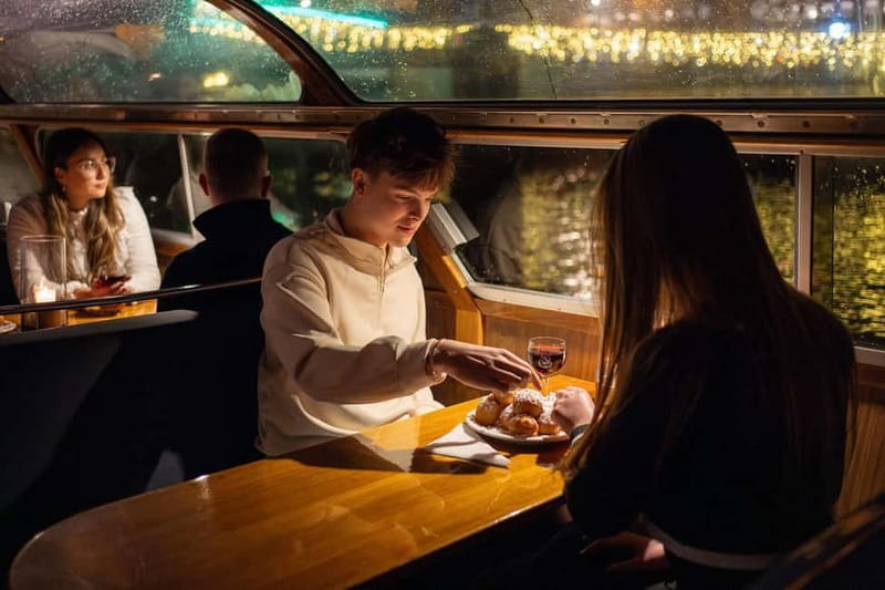 Groningen: Candlelight tour - Why a candlelight cruise over Groningen canals works in winter