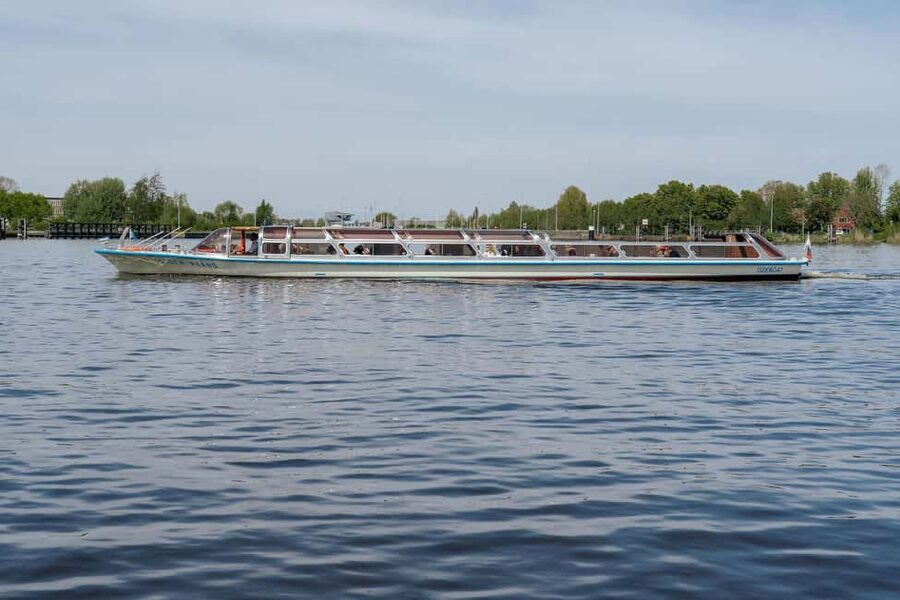 Groningen: City Canal Cruise - Audio and Text Guide: Great When You Listen, Tricky When You Miss Timing