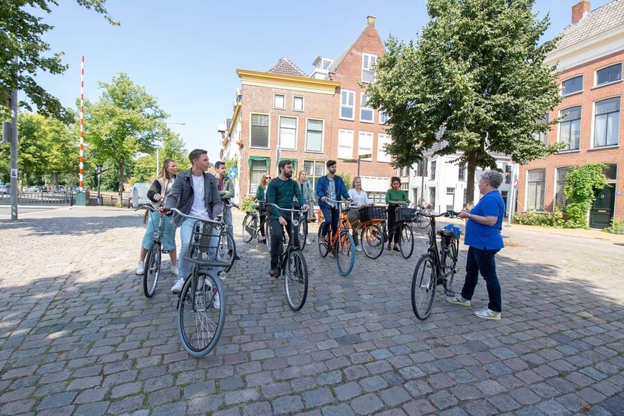 Groningen: City Highlights Bike Tour - The guide experience: how questions and pacing really work