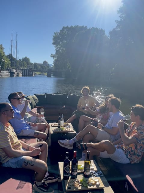 Groningen: Evening Cheese and Wine cruise - Groningen After Dark, but in a Way That Does Not Feel Rushed
