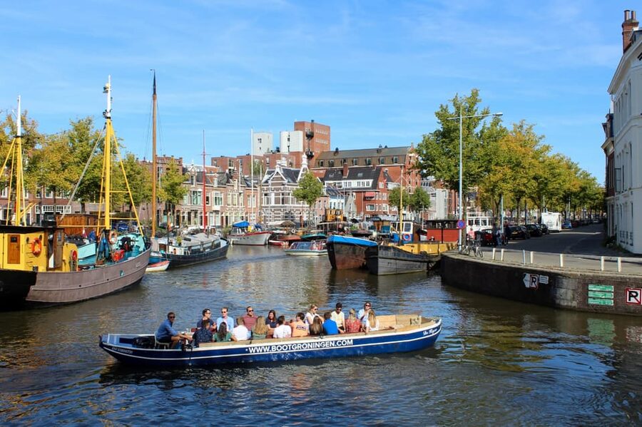 Groningen: Evening Cheese and Wine cruise - Noorderhaven and Living Boats: Where the City Looks Like It Lives