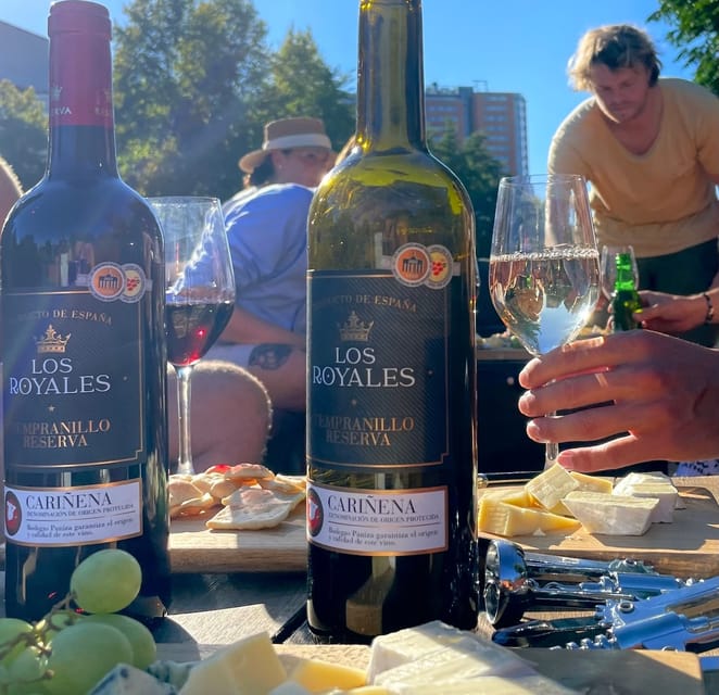 Groningen: Evening Cheese and Wine cruise - Cheese and Wine on Board: Why the Open Bar Works for an Hour