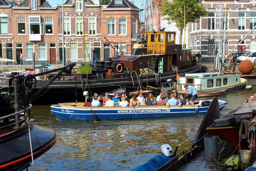 Groningen: Open Boat City Canal Cruise - Warehouses Hoge and Lage der A: industry you can read