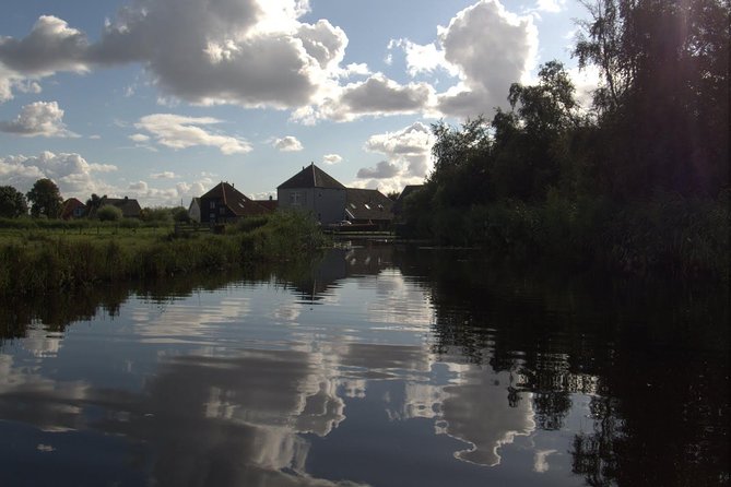 Guided Canoe Adventure with Picnic Lunch in Waterland from Amsterdam - The halfway picnic on an island, why it is the highlight for many