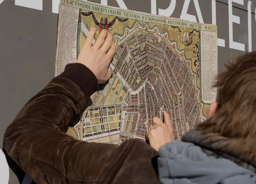 Guided Walking Tour Amsterdam - Dark History & Ghost Stories - Virtues & Sins Bingo: the interactive twist that keeps you paying attention