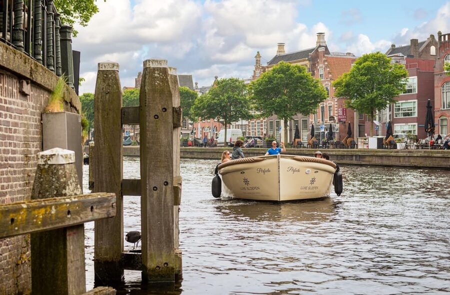 Haarlem: De Adriaan Windmill Tour + Open Canal Cruise - The electric canal cruise on the Spaarne: how the ride feels