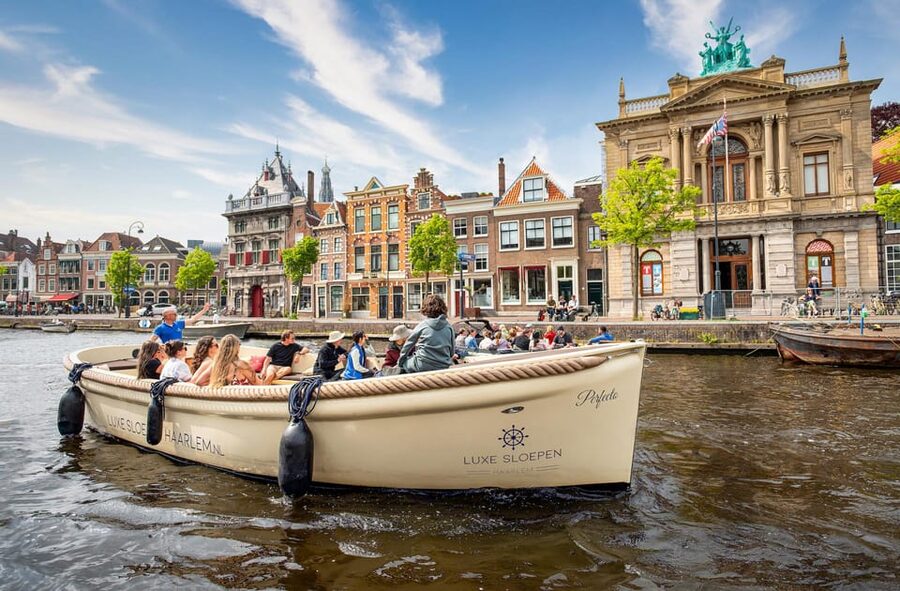 Haarlem: De Adriaan Windmill Tour + Open Canal Cruise - Entering Windmill De Adriaan: what the guided climb really gives you