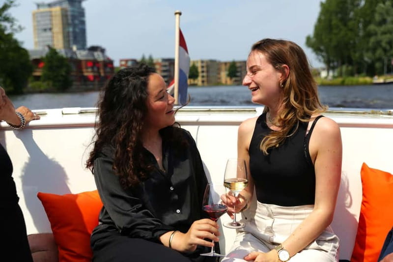Haarlem: Local Cheese and Wine Cruise - Host and skipper dynamic: what changes your experience the most