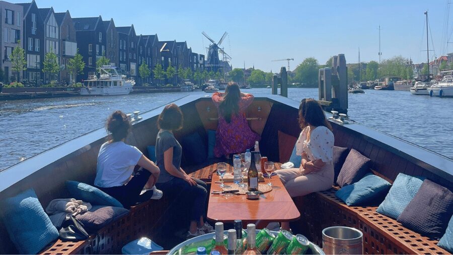 Haarlem: Sightseeing Boat Tour with Snacks and Drinks - Who this tour suits best, and who should skip it