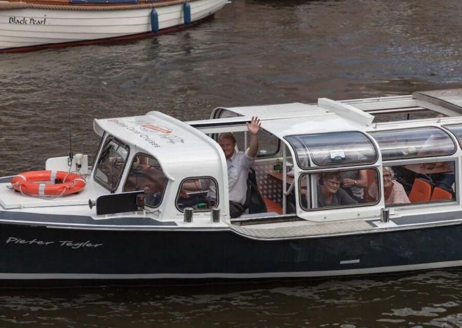 Haarlem: Sightseeing Canal Cruise through the City Center - Stadsschouwburg views: seeing how the city handles public spaces
