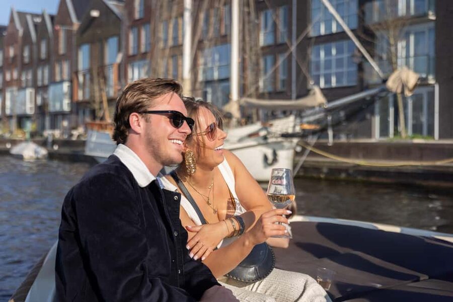 Haarlem: Unlimited Drinks City Cruise - Starting at Papentorenvest 1A and Windmill De Adriaan