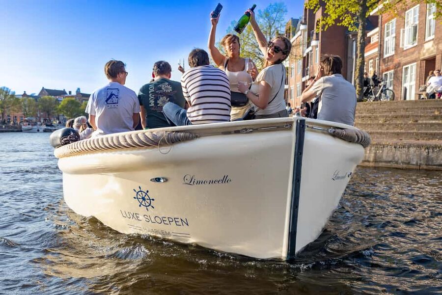 Haarlem: Unlimited Drinks City Cruise - Haarlem-Centrum on the Water: Bridges, Canal Houses, and Terraces