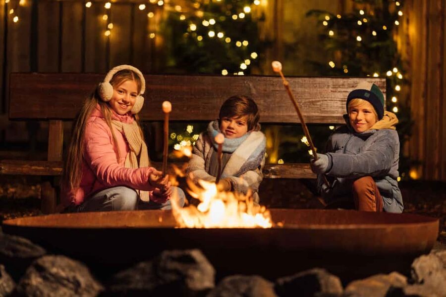 Hilvarenbeek: Light Safari at Beekse Bergen - The Cozy Squares, Hot Chocolate, and Winter Treats Along the Way