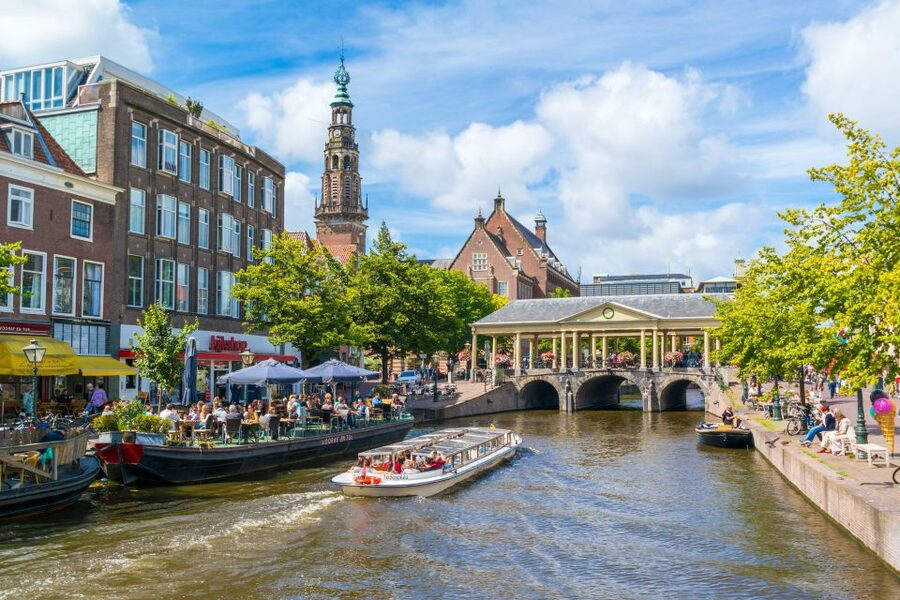 Historical Leiden: Private Walking Tour with a Local Guide - Choosing Leiden for Dutch history: the payoff is in the street-level context