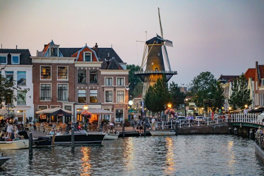 Historical Leiden: Private Walking Tour with a Local Guide - What the private route teaches you about Rembrandt and the oldest university