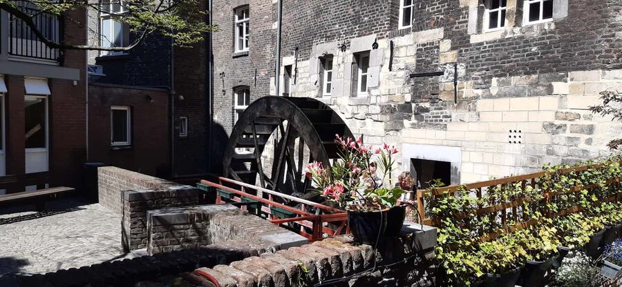 Historical Maastricht: Private Walking Tour with Local Guide - Jekerkwartier, a district stop that adds variety to the center