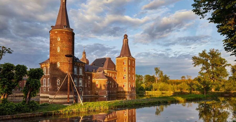 Hoensbroek: Entry Ticket to Hoensbroek Castle - 1250 Fortress Feel: The 40 Chambers You Will Move Through