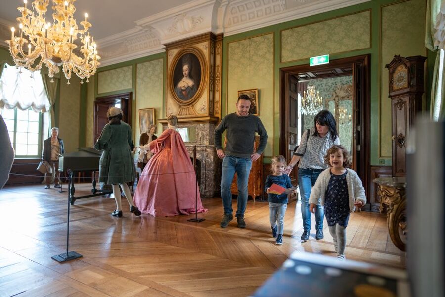 Hoensbroek: Entry Ticket to Hoensbroek Castle - Discover the Castle Tour for Kids: 10 Stops, 10 Stamps
