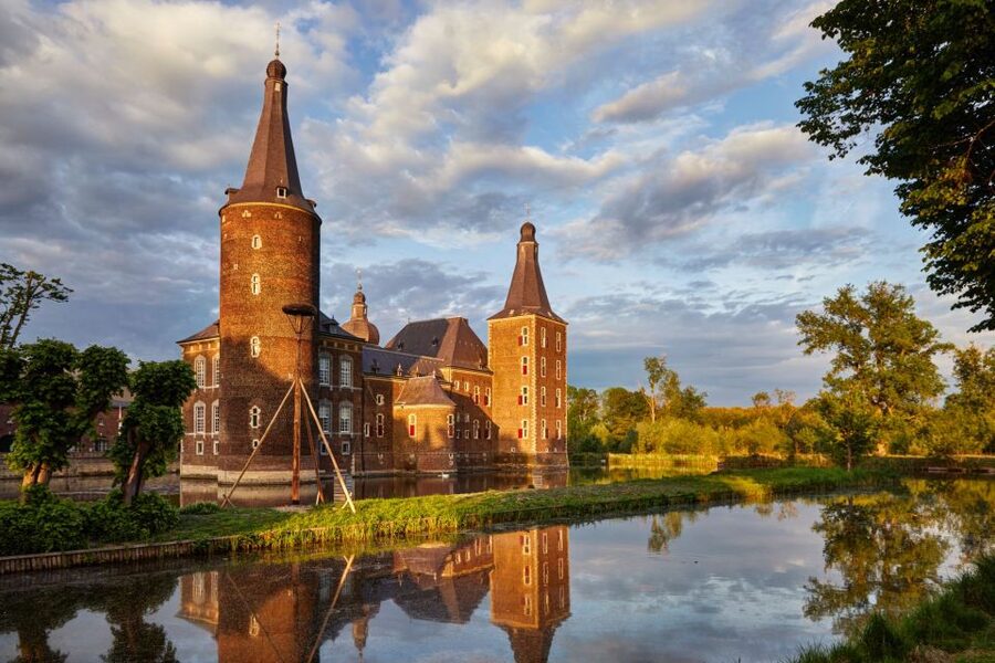 Hoensbroek: Entry Ticket to Hoensbroek Castle - Where You Enter and How You Choose Your Route