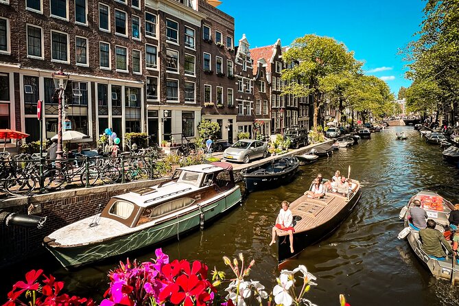 Humans of Amsterdam: Cultural Walking Tour incl. meeting 2 locals - Cafe Papeneiland: the 200-year-old brown bar break and why gezeligheid matters