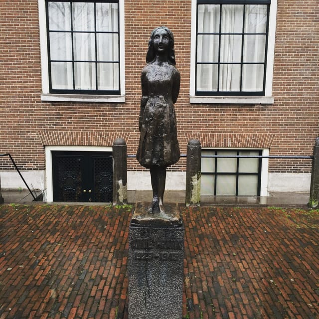 Jordaan, Anne Frank and Leidseplein tour in English - Entering Amsterdam’s 17th-Century Canal Ring, in English, Fast