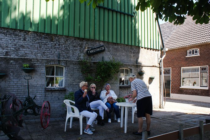 Kinderdijk Area Cycling Tour - Snack-and-coffee breaks: the local pastry stop and cheese farm timing