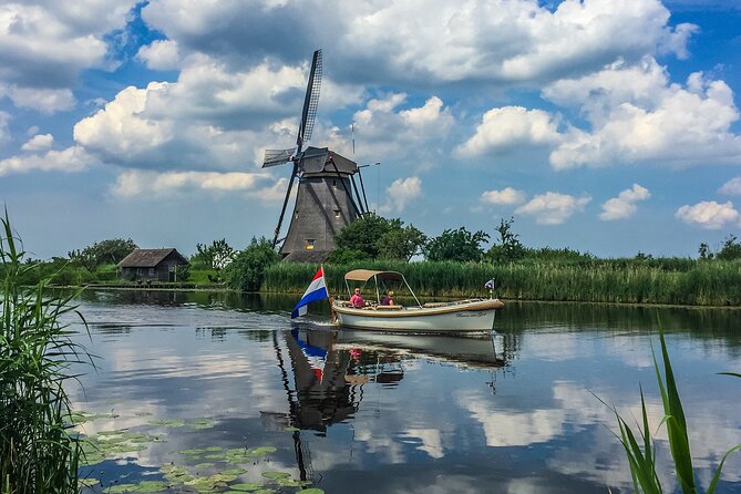 Kinderdijk Bike Tour - Entering Kinderdijk from Rotterdam by bike and boat