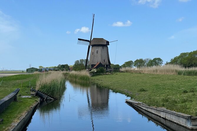 Kinderdijk Windmills, Delft City & Delft Blue Factory Visit - Delft Blue factory visit at De Chandelaer: watching Delftware making