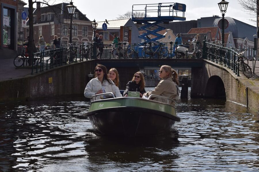 Leiden: Electric Boat Rental - What to bring, and what to plan for during the ride