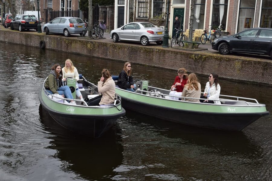 Leiden: Electric Boat Rental - Finding Rondvaart Leiden at Aalmarkt 4 (and getting to the boats fast)