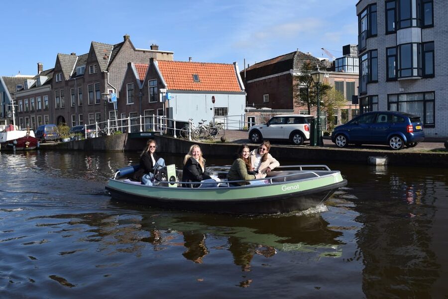 Leiden: Electric Boat Rental - Weather, timing, and how to make the most of your 2 hours