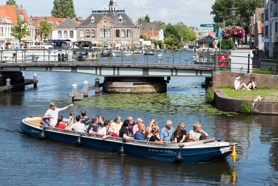 Leiden: Guided City Canal Cruise - When to go, and how to get the most out of your hour