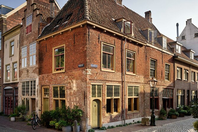 Leiden Tour with Live guide and Visit to Rembrandt's First Studio - Climbing the Burcht for City Views: The One Part You Should Plan Around