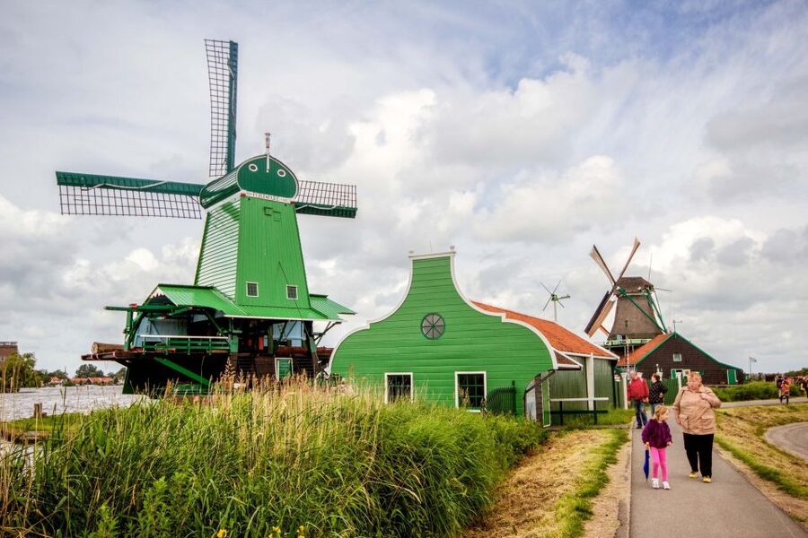 Marken, Volendam and Edam: Private Full-Day Tour - Amsterdam pickup, local buses, and how the 8 hours actually feel